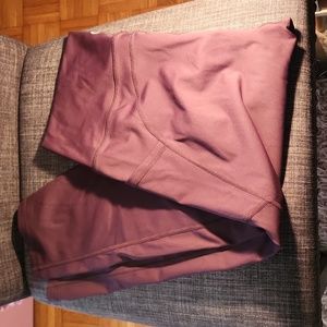 Women's Zyia active plum 7/8 length leggings with pockets. Size 14-16.